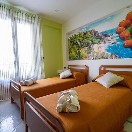 Casa Vacanze Dell'Angelo San Mauro Castelverde Екстериор снимка