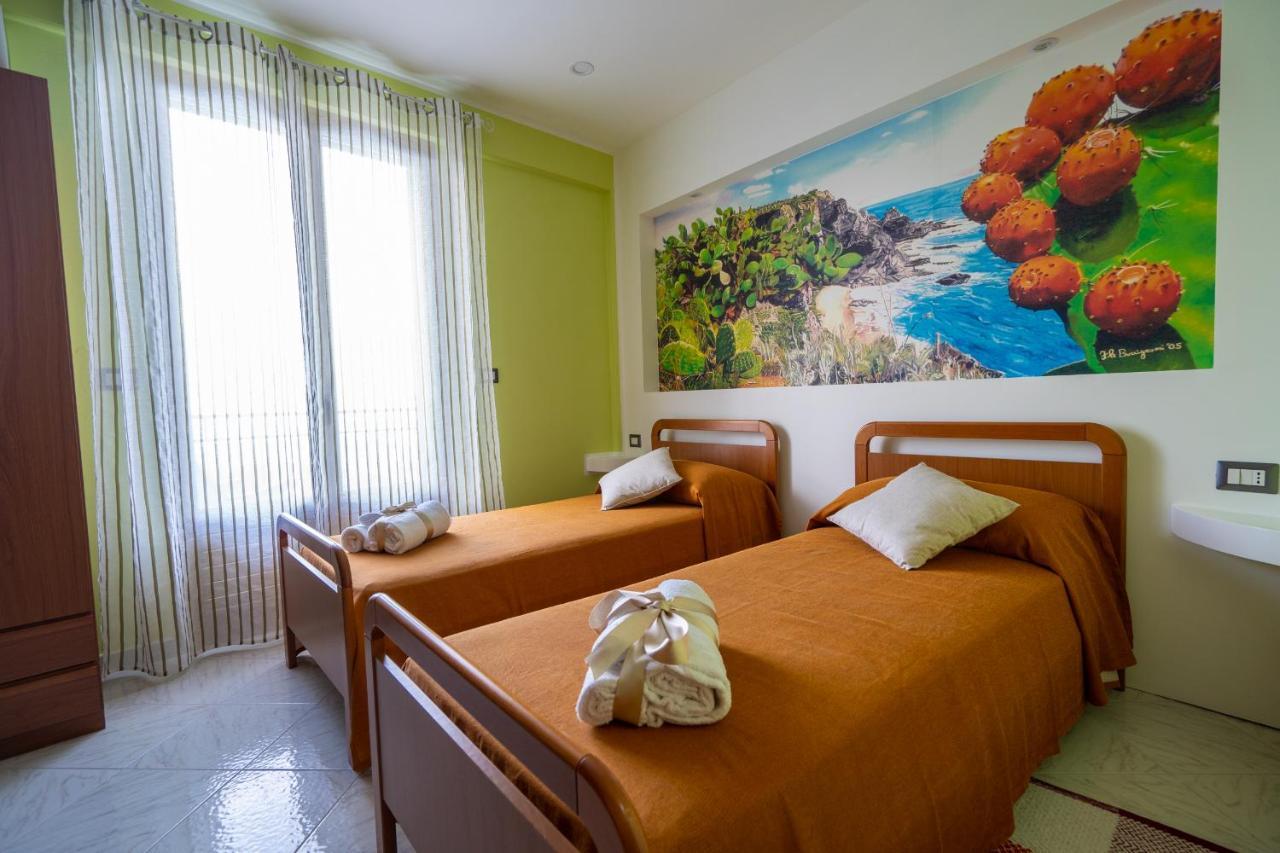 Casa Vacanze Dell'Angelo San Mauro Castelverde Екстериор снимка